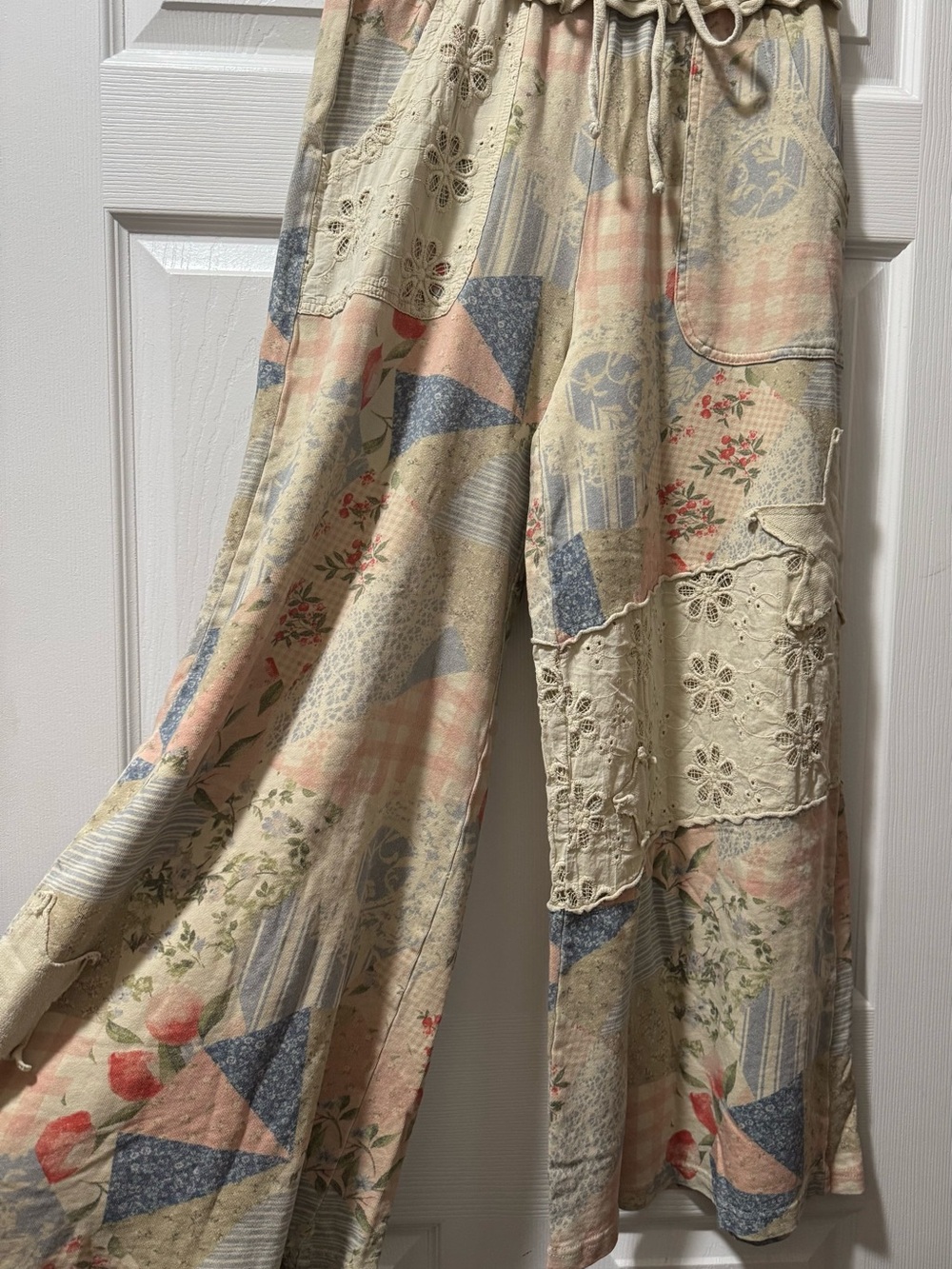 easel Cream Patchwork Floral Wide-Leg Pants